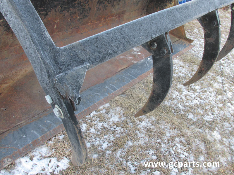 870 LOADER 8FT W/ GRAPPLE